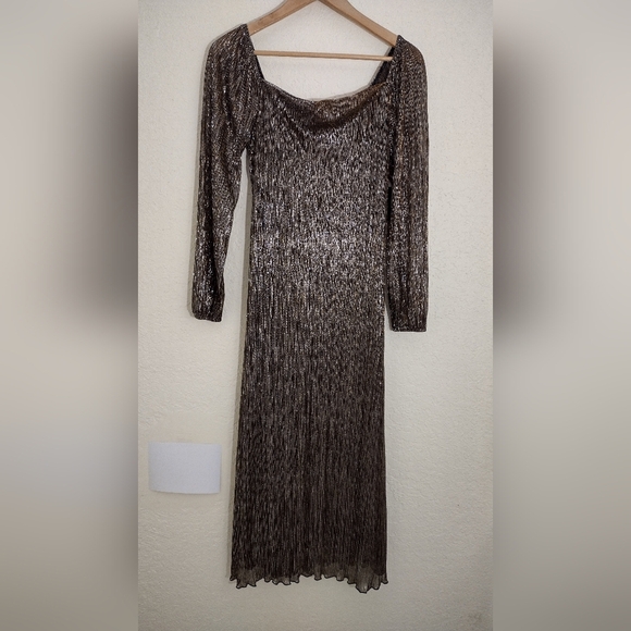 Marina Elegant Metallic Dress - Picture 3 of 9